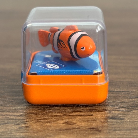 Zuru MINI BRANDS Surprise Toy Series ROBO FISH Orange #108 Nemo Clown Fish - Picture 3 of 6